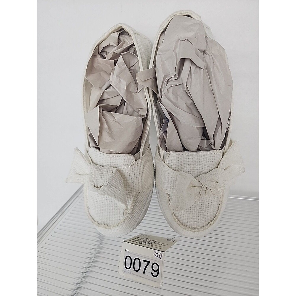 Time And Tru Shoes Womens Small Sz 6 Slip On Loafer White Fabric Casual Comfort